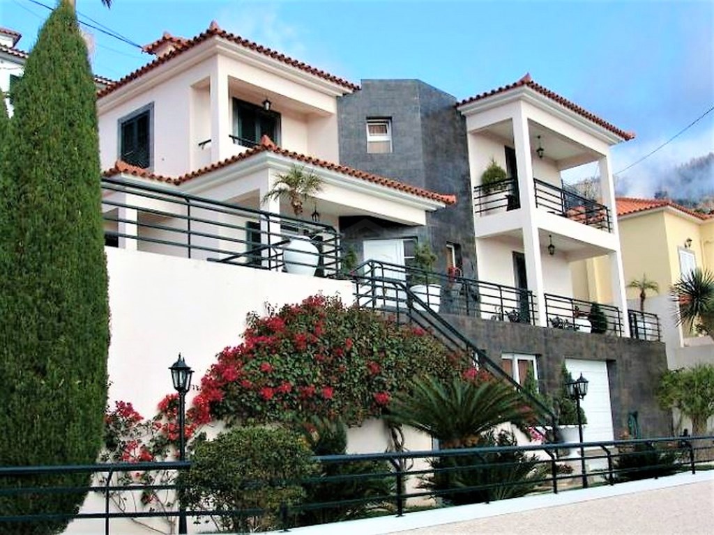 Herrliches Haus Mit Drei Schlafzimmern Mit Blick Auf Die Bucht