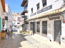 Building consisting of Restaurant / Snack Bar, an apartment with two bedrooms and two terraces in Albufeira