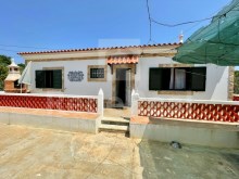 Two villas for sale to be recovered or land for construction of 11 villas in the area of Ferreiras - Albufeira