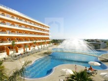 1 bedroom apartment for sale in Albufeira with swimming pool in tourist resort