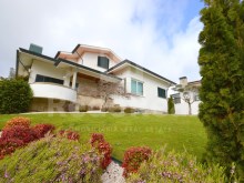 Excellent villa with 4 bedrooms, swimming pool, garage and garden at 2km from the Douro River in Gondomar, Porto.