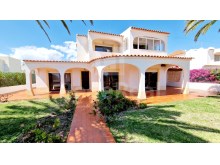 Villa with 5 bedrooms, 2 independent apartments, swimming pool and garden in Galé 300m from the beach