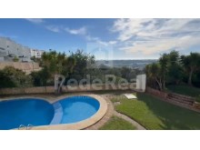 T0+1 Renovado, con piscina, terraza con vistas al mar decorado y amueblado en Albufeira