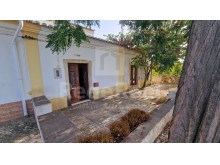 House to recover with 3 bedrooms, located in the Ferreiras area