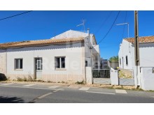House to restore consisting of 3 2 bedroom apartments, sea view in Albufeira