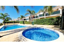 Villa for sale with 3 bedrooms - gated community with pool and box (64)%55/57
