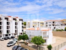 Casa con 3 apartamentos independientes en venta en Albufeira, Algarve