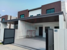 Semi-Detached House › Gadong B | 4 Bedrooms | 5WC