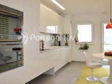 Vende fabuloso e exclusivo T2 de 119 m2, com fantástico terraço de 122 m2 em Almada. Cozinha - Portugal Investe%7/21