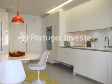 Vende fabuloso e exclusivo T2 de 119 m2, com fantástico terraço de 122 m2 em Almada. Cozinha - Portugal Investe%9/21