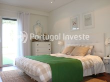 Vende fabuloso e exclusivo T2 de 119 m2, com fantástico terraço de 122 m2 em Almada. Quarto 1 - Portugal Investe%11/21
