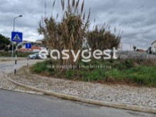 Plot of land for construction with 305m2 - Areeiro / Caparica | 