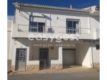 3 bedroom villa plus 2 studios and shop located in the historic centre | 2 Bedrooms | 3WC