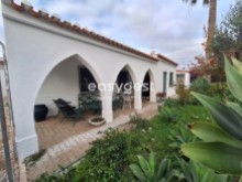 4 bedroom villa with large garden and terrace located in the city cent | 4 Bedrooms | 3WC