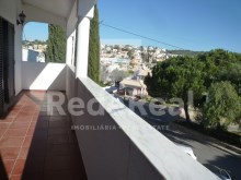 VILLA with 3 bedrooms and GARAGE LOCATED NEAR LOULE ALGARVE