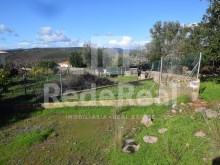 Terreno urbano de 2560m2, situado en Querenoa, con vista despejada que incluye dos ruinas con 64m2 separadas por un camino romano.