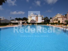 Excellent 1 bedroom apartment with swimming pool and tourist use license, inserted in a gated community in Vilamoura.