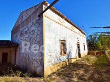 Farm inserted in land with more than 16000m2 located just 5 minutes from Loulé.