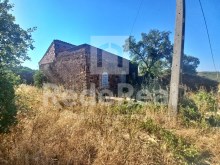 Земельный участок с руинами, расположенный в Ситиу-дас-Эгуас - Салир, муниципалитет Луле.