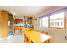 House-in-Samora-Correia-kitchen%8/36