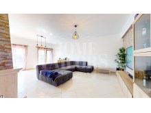 House-in-Samora-Correia-living room%2/36