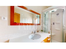 House-in-Samora-Correia-bathroom-house%17/36