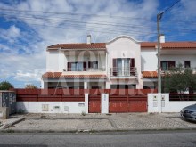 House-in-Samora-Correia-façade%29/36