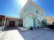 Excelente casa señorial con patio y terraza en Alzira en la calle Hort dels Frares con una excelente ubicación y a 100 metros de la Plaza Mayor | 4 Habitaciones | 2WC