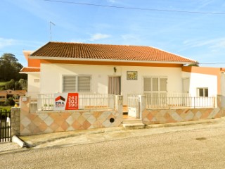 2 bedroom house with 1,100m2 of land | 2 Bedrooms | 1WC