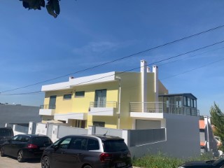 Semi-Detached House › Oeiras | 4 Bedrooms | 6WC