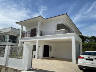 独立式住宅 › Kota Batu | 5 多个卧室