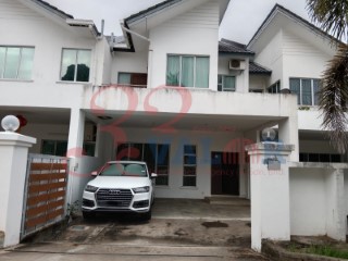 连栋房屋 › Gadong B | 4 多个卧室