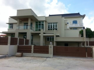 独立式住宅 › Gadong A | 6 多个卧室