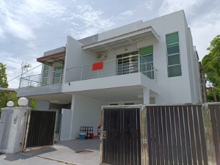 Semi-Detached House › Gadong B | 4 Bedrooms