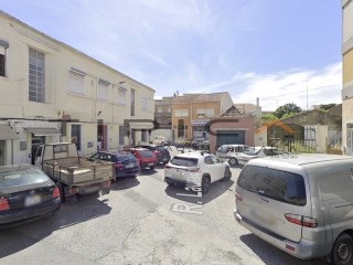 Store for investment with tenant in Carregado | 
