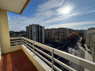 Está à procura de um apartamento renovado em Telheiras? | T3 | 2WC