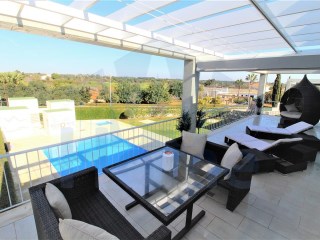 Modern apartment with communal pool.
 | 2 Bedrooms | 1WC