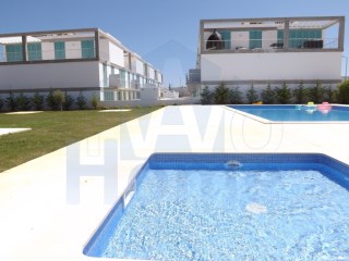 Apartamento moderno com piscina comum.
 | T2 | 1WC