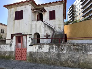 House › Vila Nova de Gaia | 6 Bedrooms | 4WC