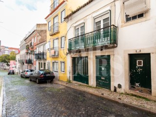 Devoluto Building to rehabilitate the Assembly of the Republic and Largo de Jesus | 4 Bedrooms | 4WC