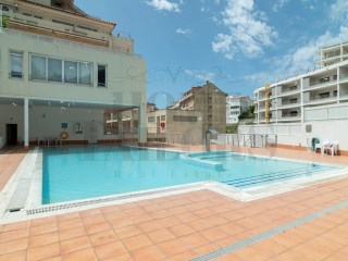Apartamento T1 com terraço + Estúdio independente. Com estacionamento (box), em condomínio com piscina | T2 | 2WC