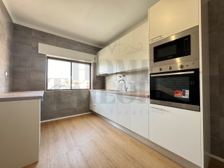 3 bedroom flat in Aldeia de Paio Pires in Seixal | 3 Bedrooms | 2WC