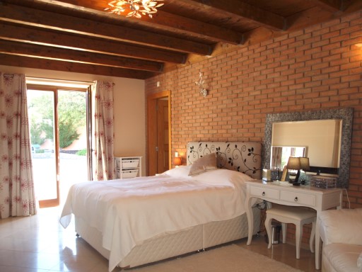 Charming 3 bedroom villa with pool%14/24
