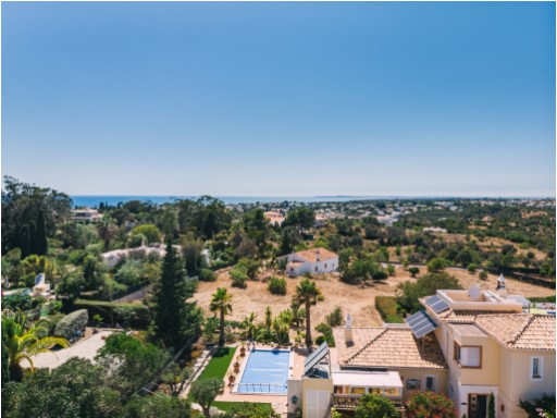 New villa with sea views%11/18