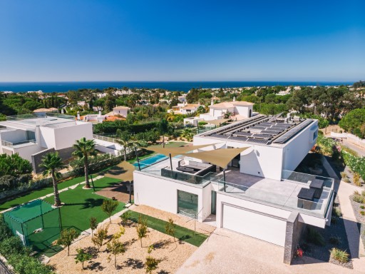 Modern quality villa with sea view%48/51