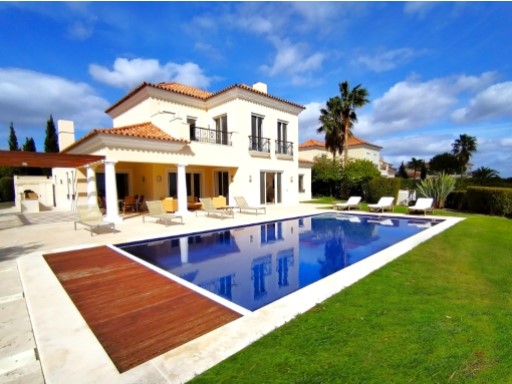 Magnificent villa in luxury resort%3/31
