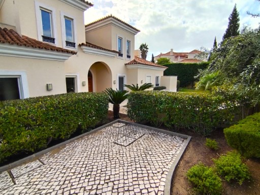 Magnificent villa in luxury resort%4/31