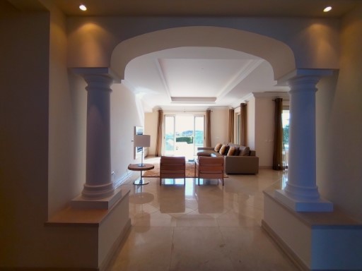 Magnificent villa in luxury resort%8/31