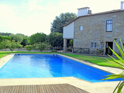 Espaçosa casa rústica em Braga com piscina partilhada! | T4 | 4WC