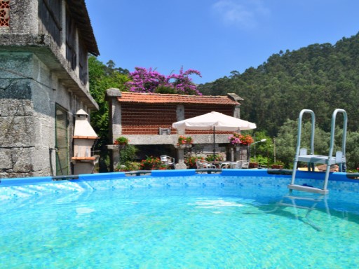 Maison de vacances avec piscine, de belles vues et près des Gerês | 4 Pièces | 3WC